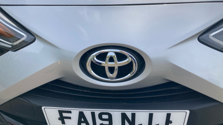 Toyota Aygo 1.0 VVT-i X-Play 5dr x-shift Petrol Hatchback